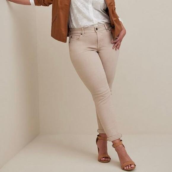 Torrid Women's Plus Size Tan Boyfriend Straight Mid-Rise Stretch Jeans - Size 14 - Picture 1 of 10